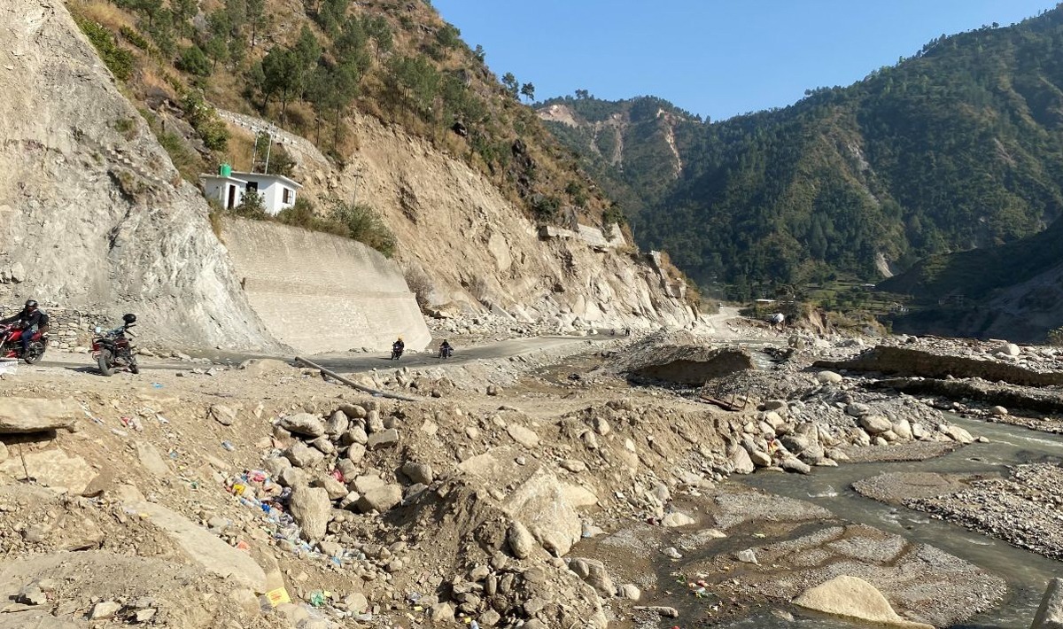 खुर्कोटदेखि काभ्रेको भकुण्डेबेँसीसम्मको सडक खण्ड साँझ ५ देखि बिहान ५ बजेसम्म गाडी चलाउन रोक